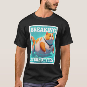 Stereotypen brechende schwebende flauschige Katze  T-Shirt