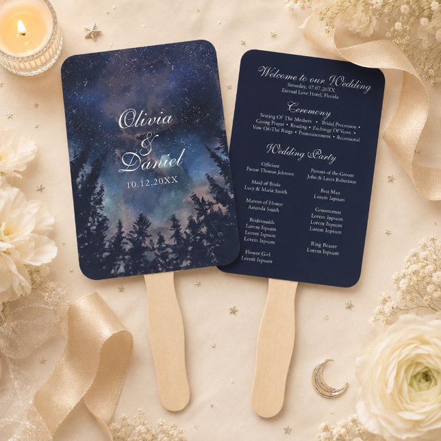 Sternenwald-Himmelshochzeits-Programm-Fächer Fächer (Starry Night Forest Celestial Wedding Program Fan on a table with celestial wedding decor & flowers)