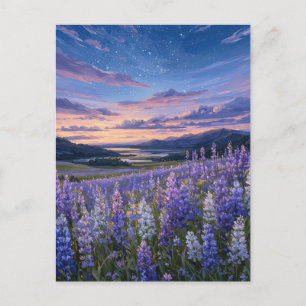 Sternenzwielicht über dem violetten Lupinental Postkarte