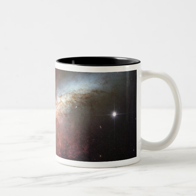 Sternexplosion Galaxie, Messier 82 Zweifarbige Tasse (Rechts)