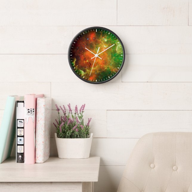 Sternhaufen im nordamerikanischen Nebel. Uhr (Lesesaal)