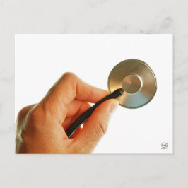 Stethoscoop in een hand voor een ziekenhuis sfeer. postkarte