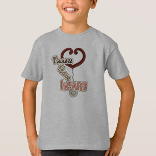 Stethoskop-Krankenschwestern haben Herz-T-Shirts T-Shirt