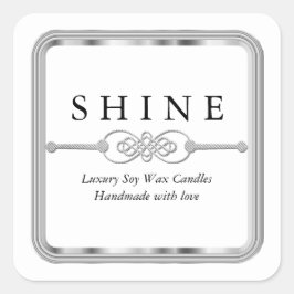 Sticker auf dem weißen und silbernen Platz