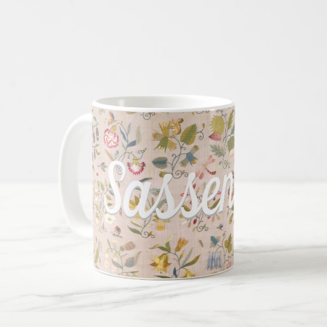 Stickerei-Sassenach-Tasse Kaffeetasse (Vorderseite Links)