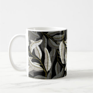 Stickereien: Schwarzweißdruck. Kaffeetasse