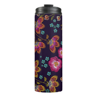 Stickereien von Blume: nahtlose Modemuster Thermosbecher