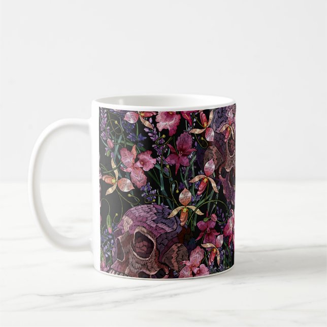 Stickereiskull und rosa orchid-Blume Kaffeetasse (Links)