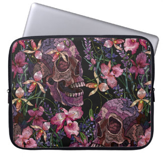 Stickereiskull und rosa orchid-Blume Laptopschutzhülle