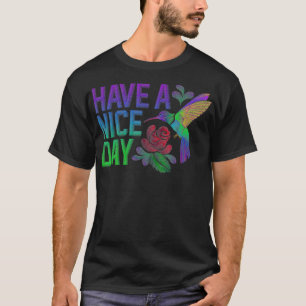 Stickereistil für einen schönen Tag beim Hummingvo T-Shirt