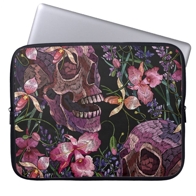 Stickiger Schädel: gotisch-orchid Muster Laptopschutzhülle (Vorderseite)