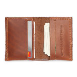 Stickiges Walnut Brown Leather Slim Wallet<br><div class="desc">In den letzten Jahren haben wir sehr gerne Brieftaschen produziert. Wir freuen uns, Ihnen unser neuestes Design für eine dünne Brieftasche zur Verfügung stellen zu können, die auf der Suche nach einer hochwertigen Brieftasche mit etwas weniger Hosentasche ist. Das ist eine hochwertige meer wallet, die von Mitgliedern unseres Teams vor...</div>