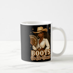 Stiefel auf der Erde Junetzehnte Cowgirl, wo sie Kaffeetasse