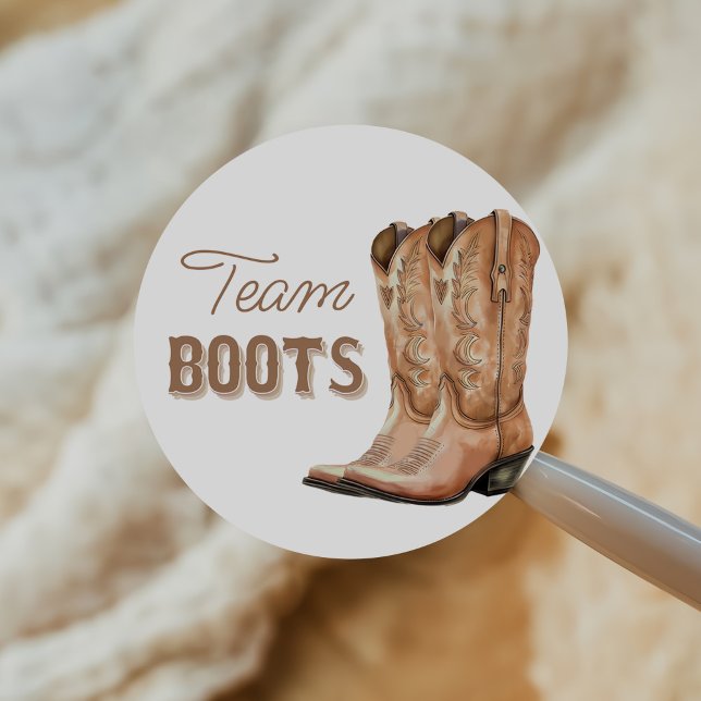 Stiefel oder Bögen Western Geschlecht Enthüllung A Runder Aufkleber (Von Creator hochgeladen)
