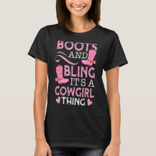 Stiefel und Bling ist ein Cowgirl, das für eine Co T-Shirt