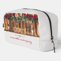 Stiefelreihe mit Blume