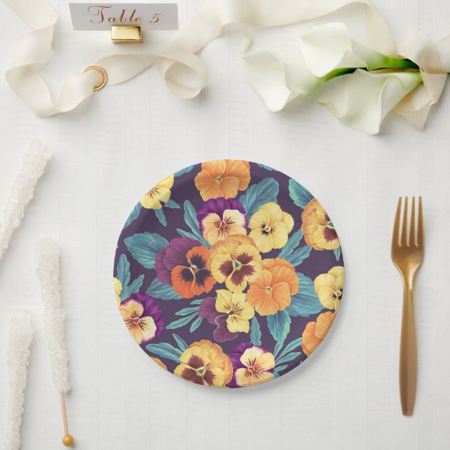 Stiefmütterchen auf Pflaumenviolett Pappteller (Hochzeit)