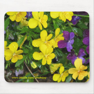 Stiefmütterchen und der Regen Mousepad