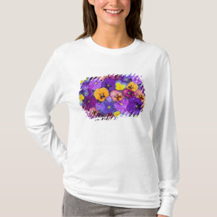 Stiefmütterchenblüten schwimmend im Vogelbad mit T T-Shirt