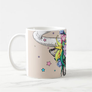 Stier aus niedlichem Cartoon in einem Blumenkranz. Kaffeetasse