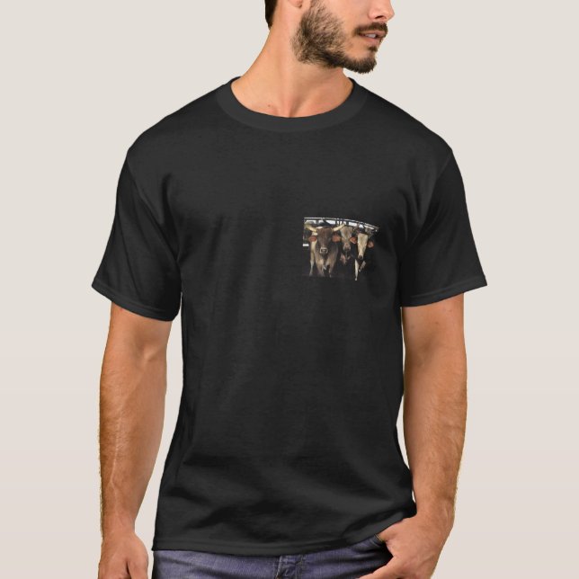 Stier schüchtert T - Shirtkleidung der T-Shirt (Vorderseite)