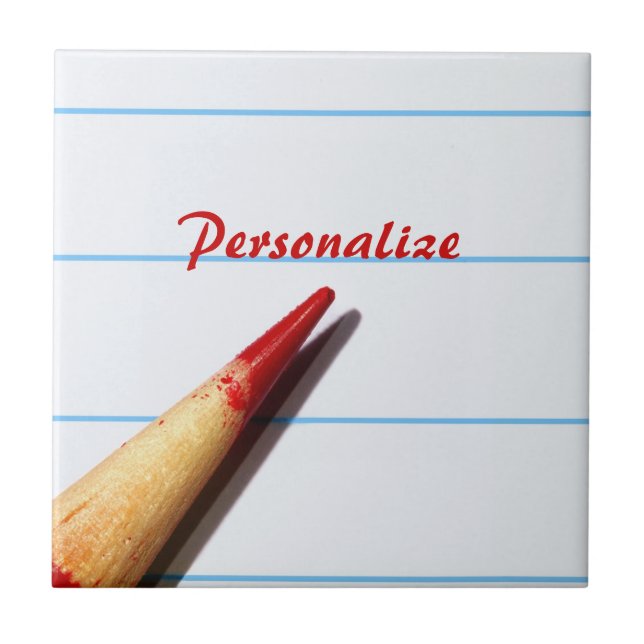 Stift des roten Lehrers auf gestrichenem Papier mi Fliese (Vorderseite)