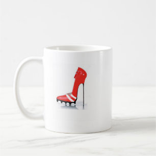 Stilett trägt Tasse zur Schau