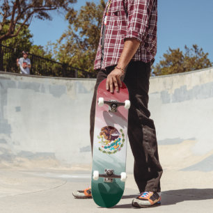 Stilisierte Flagge Mexikos Skateboard