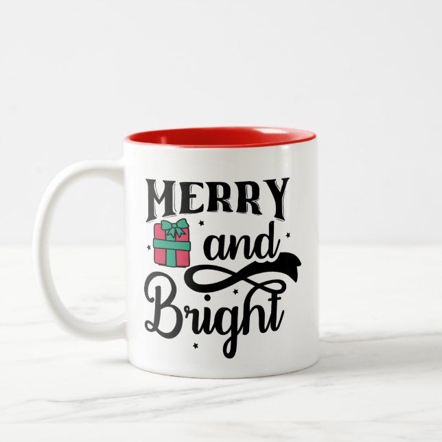 Stilistisch mit "Merry & Bright" Weihnachten Zweifarbige Tasse (Links)