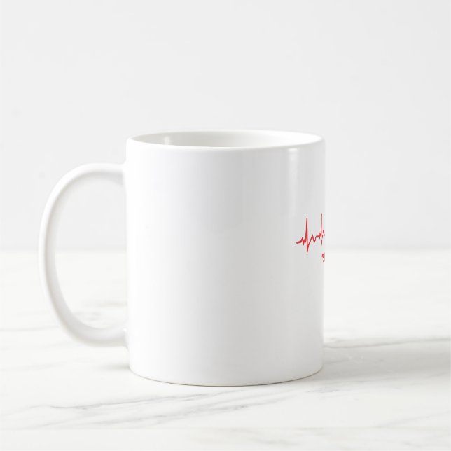 Still Alive – Minimal Heartbeat Dark Humor Design Kaffeetasse (Links)