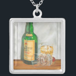 Still Life with Scotch von Jennifer Goldberger Versilberte Kette<br><div class="desc">Drück dein Glas auf dieses realistische Stillleben Gemälde von Jennifer Goldberger. Man kann sich fast vorstellen,  in das Stück zu greifen und ein Glas für sich selbst zu packen. Holen Sie sich noch heute Ihr Exemplar!</div>