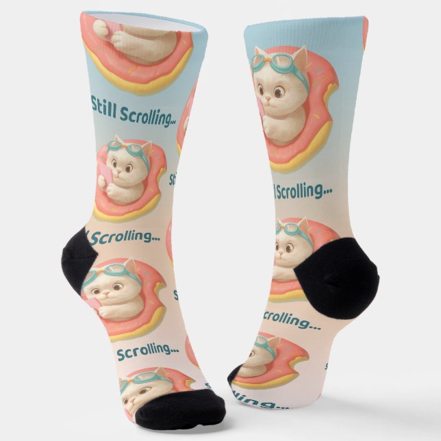 Still Scrolling: Funny Bao Bao Cat Donut Sticker Socken (Gewinkelt)