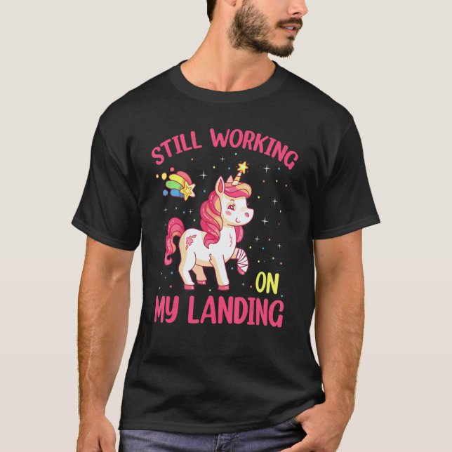 Still Working On My Landing Injury Broken Arm Cute T-Shirt (Vorderseite)