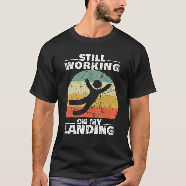 Still Working On My Landing Injury Broken Arm Leg  T-Shirt (Vorderseite)