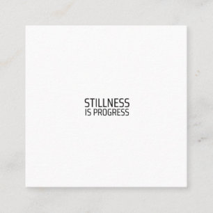 Stille ist Fortschritt Minimalistische Schreibmasc Quadratische Visitenkarte