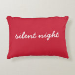 Stille Nacht Weihnachtsangebot Feierliche Rote Mod Dekokissen<br><div class="desc">Dieses stilvolle Urlaubskissen besticht durch das klassische Weihnachtskissen Silent Night in eleganter Rot-Weiß-Schrift-Typografie. Ideal,  um Ihrer Wohngestaltung eine gemütliche und festliche Touch zu verleihen,  kombiniert es moderne Einfachheit mit einer zeitlosen Urlaubsbotschaft und macht sie zu einem wunderschönen Akzent für jeden Raum dieser Saison.</div>