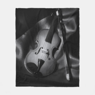 Stillleben-Bild einer Violine in s/w Fleecedecke