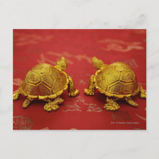 Stillleben eines Paares goldener Tortoise-Figuren Postkarte