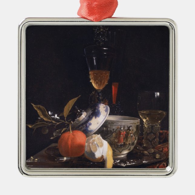 Stillleben mit chinesischem Zuckerglas Silbernes Ornament (Vorne)