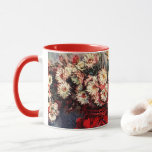Stillleben mit Chrysanthemen von Claude Monet Tasse<br><div class="desc">Stillleben mit Chrysanthemums (1914) von Claude Monet ist ein Vintager Impressionist feine Kunst noch Leben Blumenmalerei. Ein Blumenstrauß mit blühenden Frühlingsgärten Blume in einer Vase. Über den Künstler: Claude Monet (1840-1926) war Gründer der französischen impressionistischen Malerei,  wobei die meisten seiner Gemälde "en plein air" (im Freien) Stil Impressionismus Landschaften.</div>