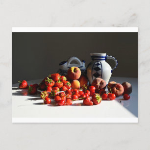 Stillleben mit Erdbeeren, Pfirsichen und Kirschen Feiertagspostkarte