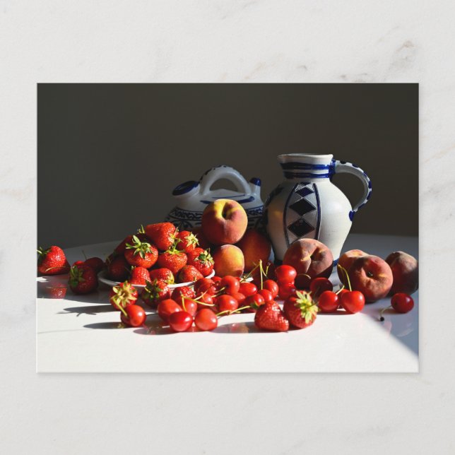 Stillleben mit Erdbeeren, Pfirsichen und Kirschen Postkarte (Vorderseite)