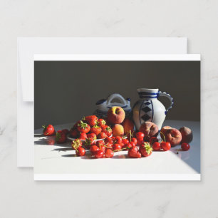 Stillleben mit Erdbeeren, Pfirsichen und Kirschen Postkarte
