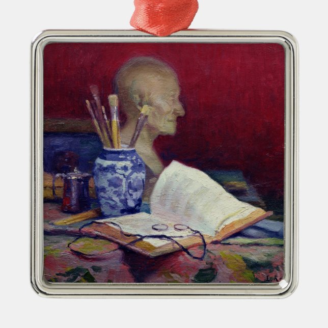 Stillleben mit Kopf von Voltaire Silbernes Ornament (Vorne)