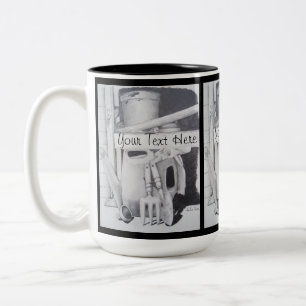 Stillleben zeichnend Gartengeräte für Gärtner Zweifarbige Tasse