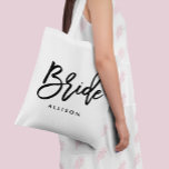 Stilschrift "Bride" Personalisiert Tragetasche<br><div class="desc">Spaß beim personalisierten Brautparty.</div>