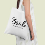 Stilschrift "Bride" Personalisiert Tragetasche<br><div class="desc">Spaß beim personalisierten Brautparty.</div>