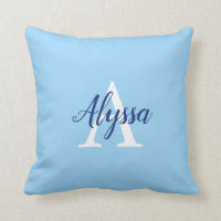 Stilvoll Calm Blue Monogram Script Throw Kissen