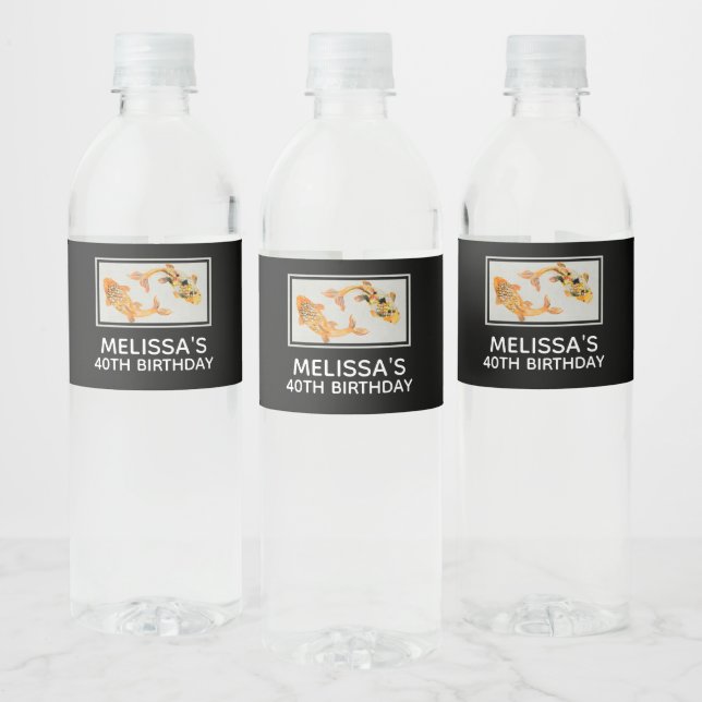 Stilvoll Gold Koi Fish Geburtstag Wasserflaschenetikett (Flaschen)