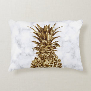 Stilvoll hübsche Ananas aus Gürtelgold und weißem  Dekokissen